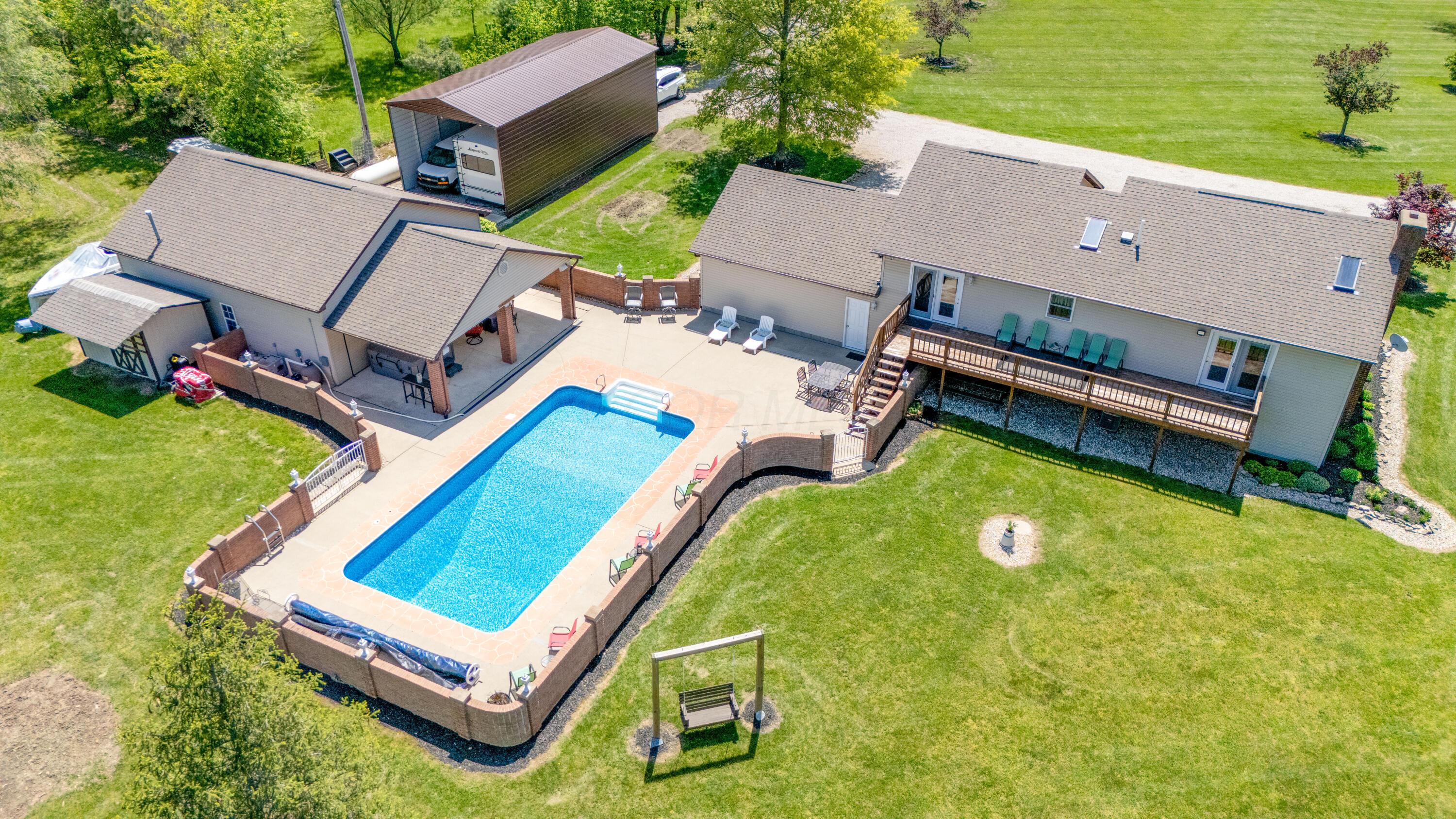 7684 Stout Road, Circleville, Ohio image 2