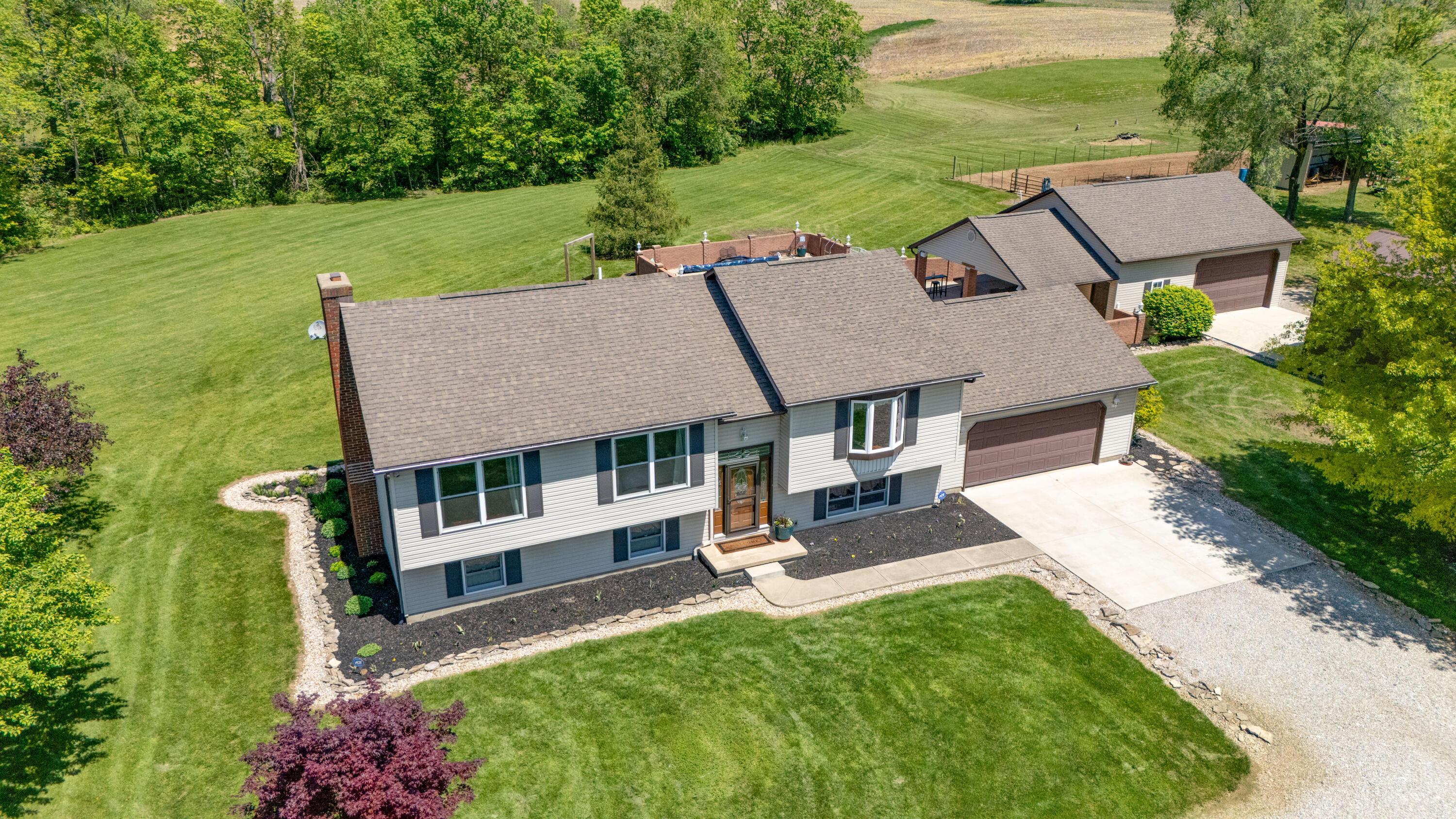7684 Stout Road, Circleville, Ohio image 3