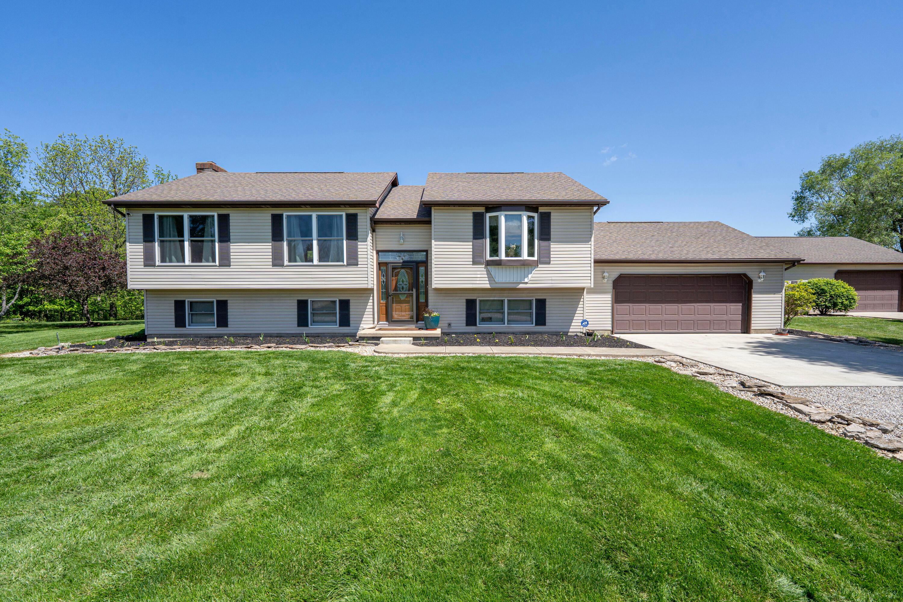 7684 Stout Road, Circleville, Ohio image 38