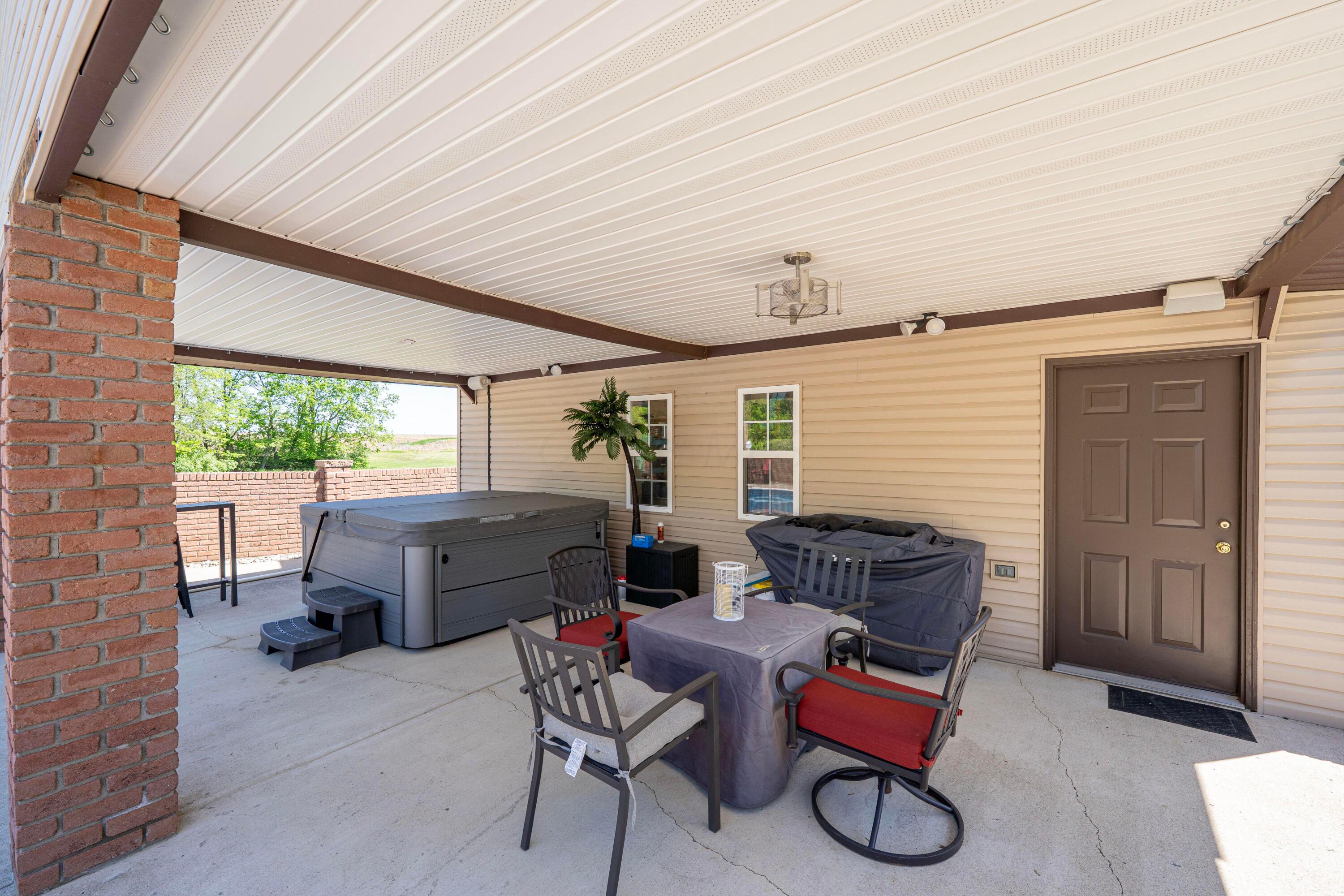 7684 Stout Road, Circleville, Ohio image 6