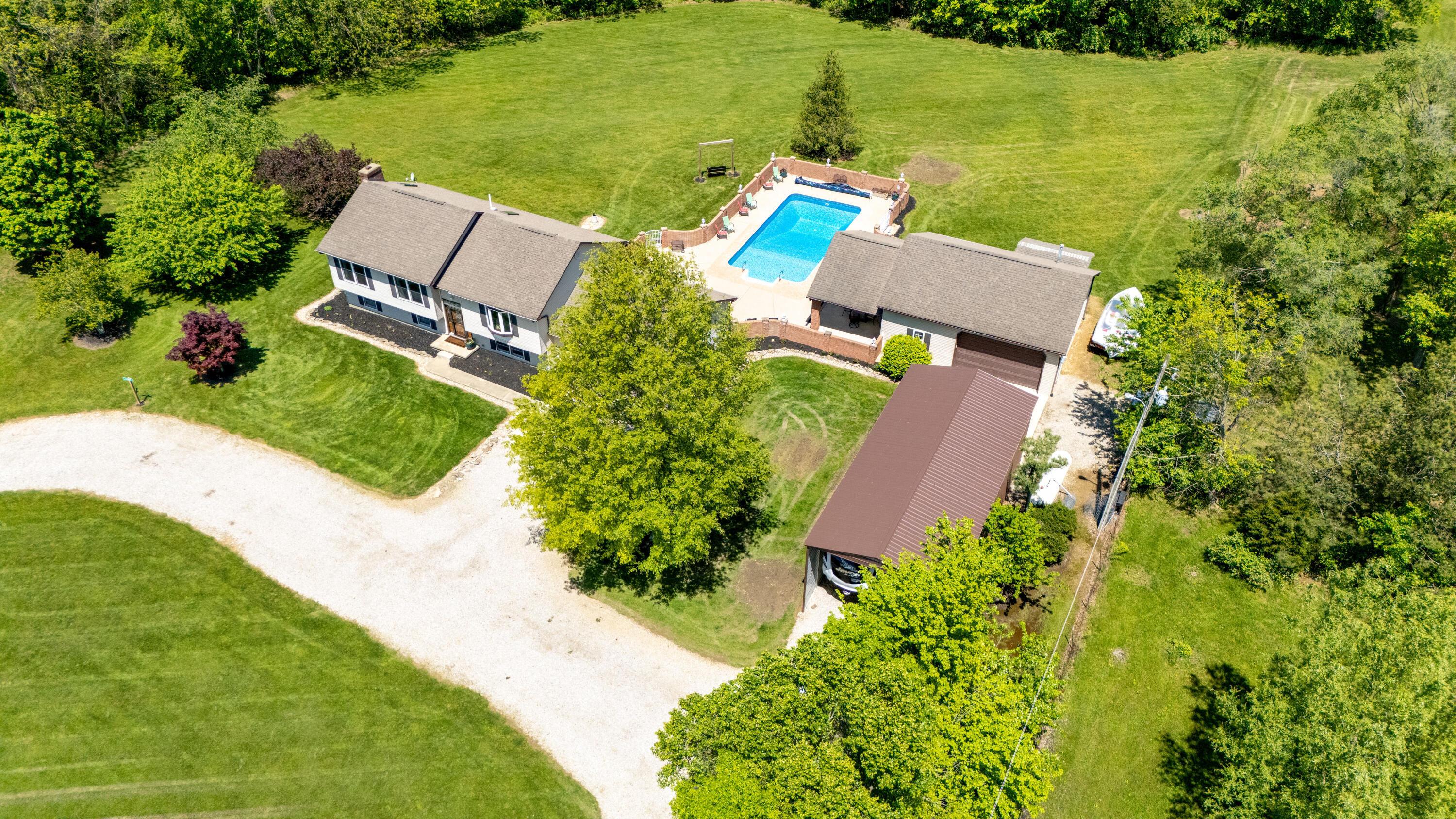 7684 Stout Road, Circleville, Ohio image 1