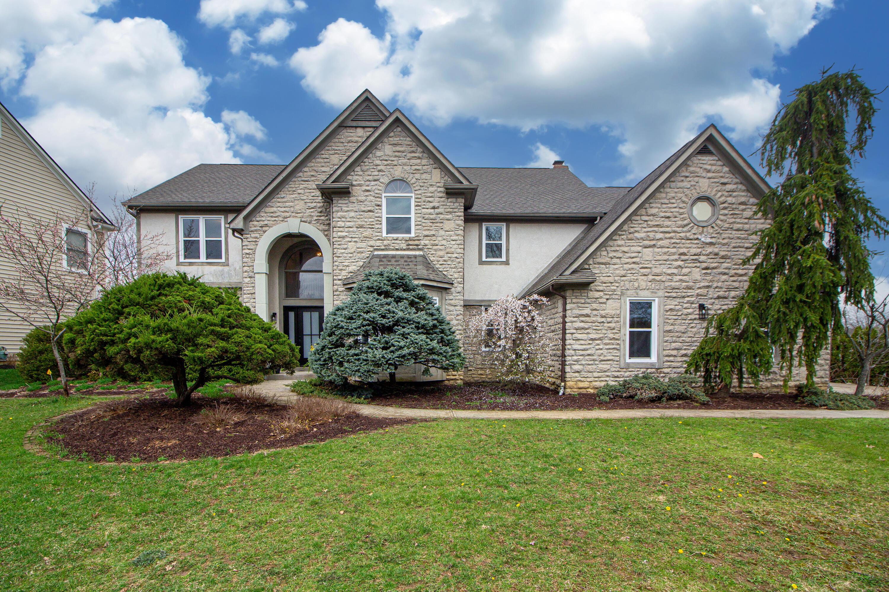 4884 Avondale Ridge Drive, Dublin, Ohio image 1