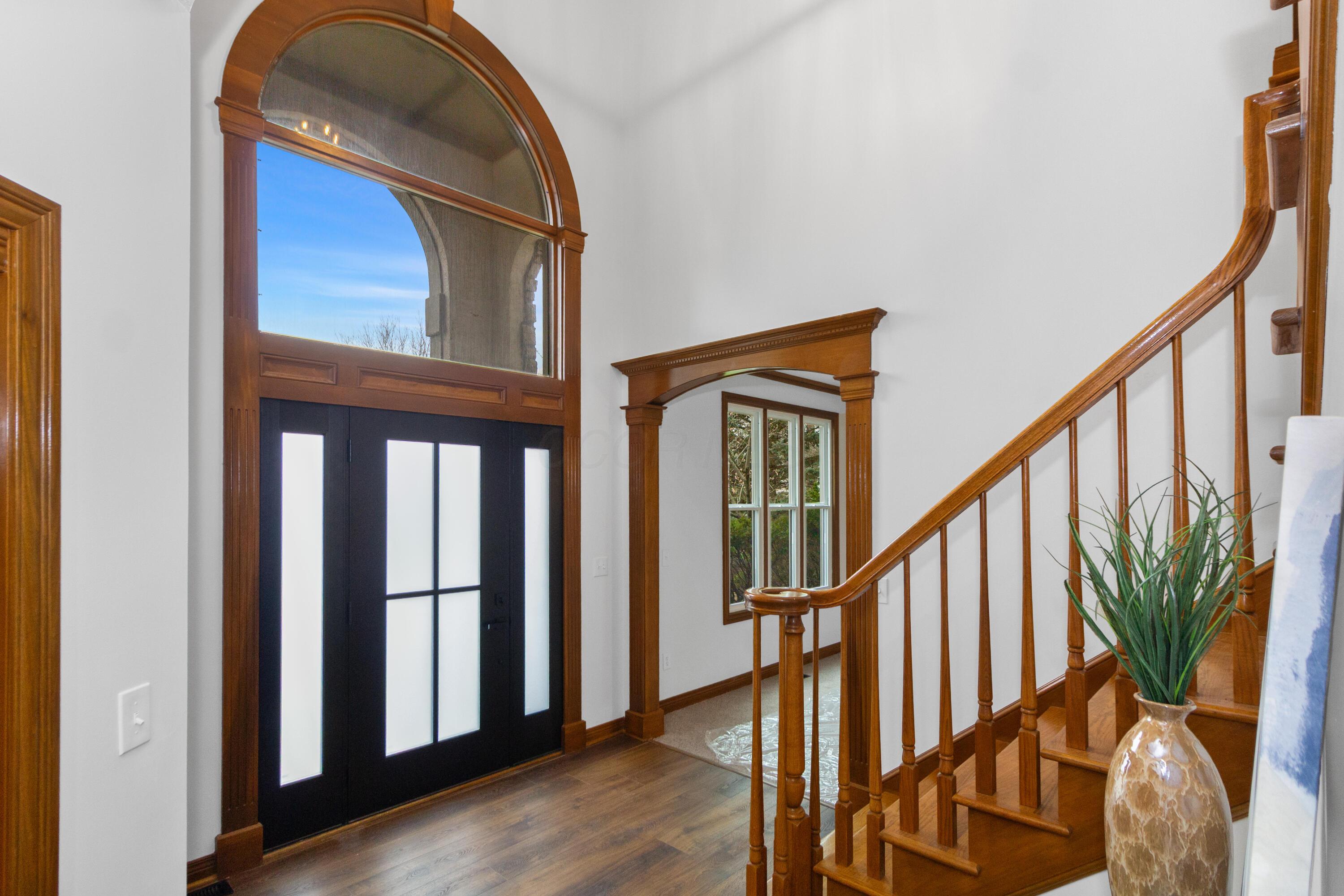 4884 Avondale Ridge Drive, Dublin, Ohio image 2