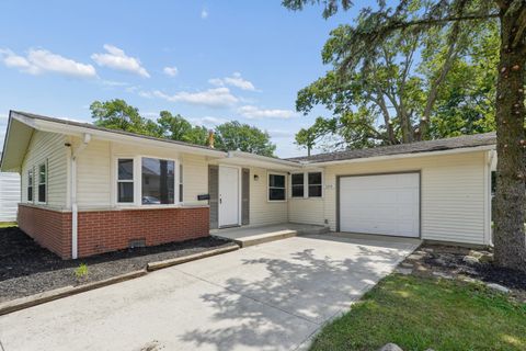 Photo of 100 Canterbury Drive, London, OH 43140 (MLS # 226020508)