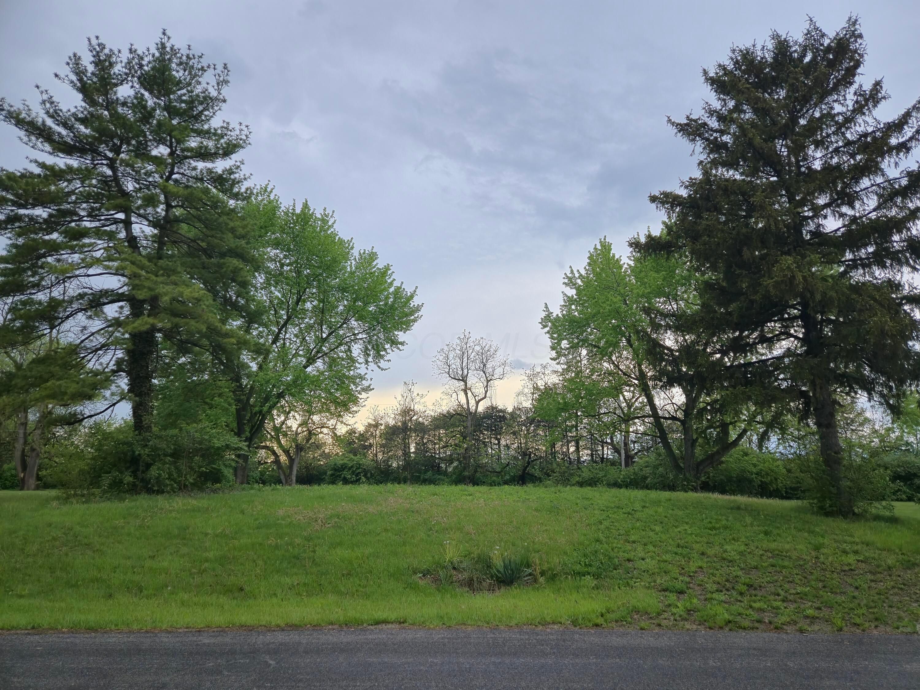2362 Berry Hill Drive, Grove City, Ohio image 1