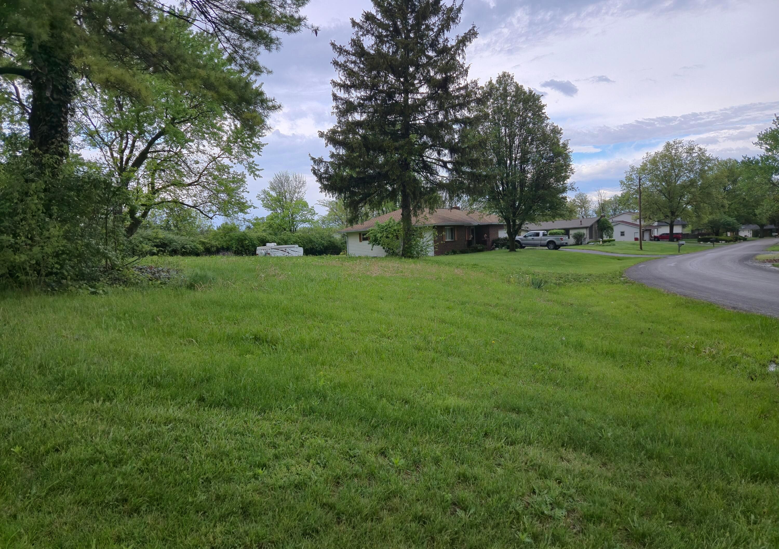 2362 Berry Hill Drive, Grove City, Ohio image 3