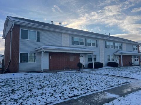 Photo of 124 Buckeye Circle, Columbus, OH 43217 (MLS # 226000942)