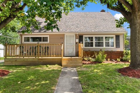 Photo of 913 Weldon Avenue, Columbus, OH 43224 (MLS # 226025219)