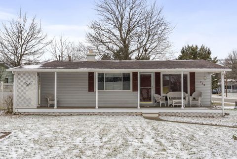 Photo of 739 Meadow Drive, Newark, OH 43055 (MLS # 226000072)