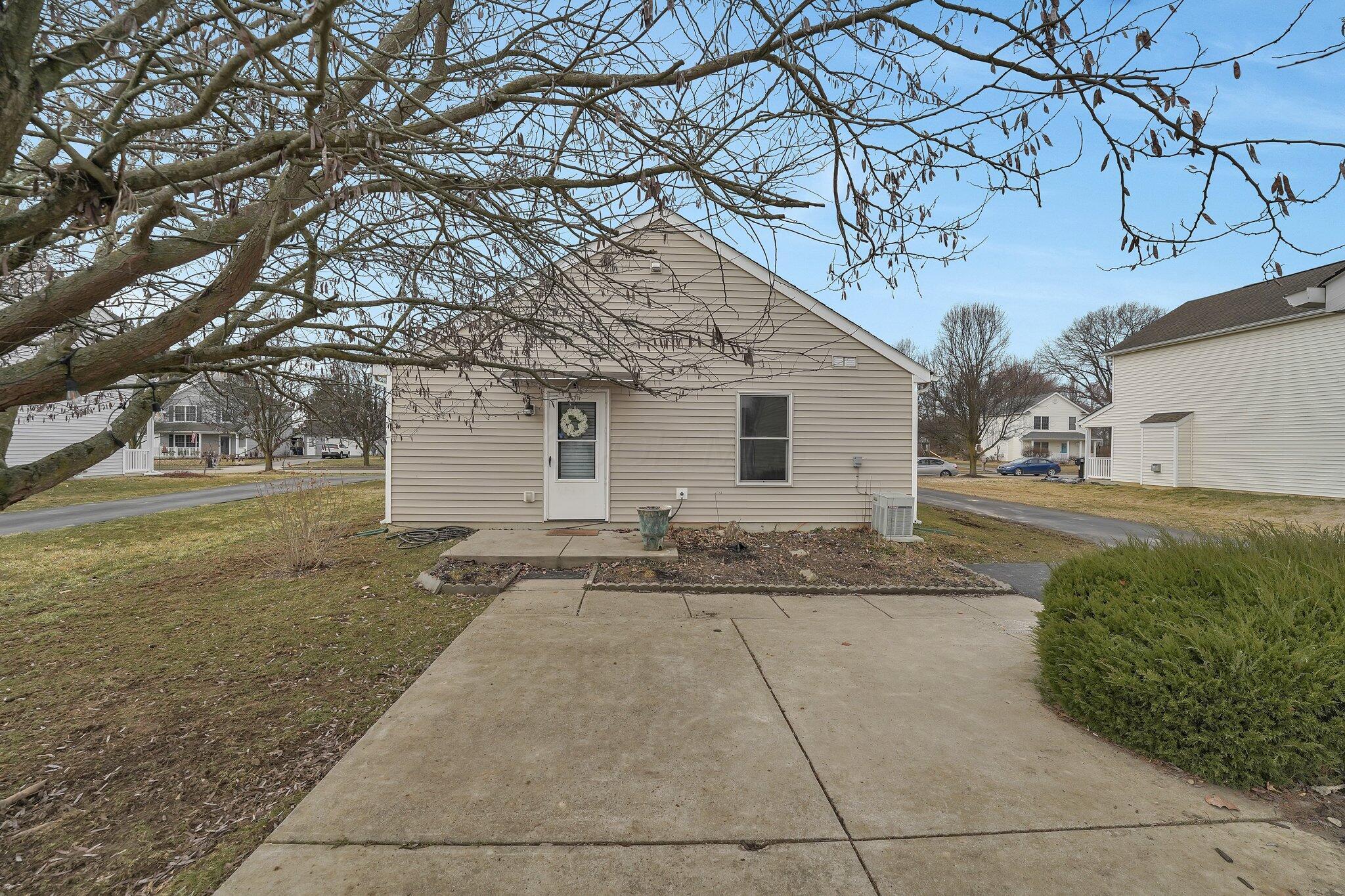 1121 Lake Forest Drive, Hebron, Ohio image 25