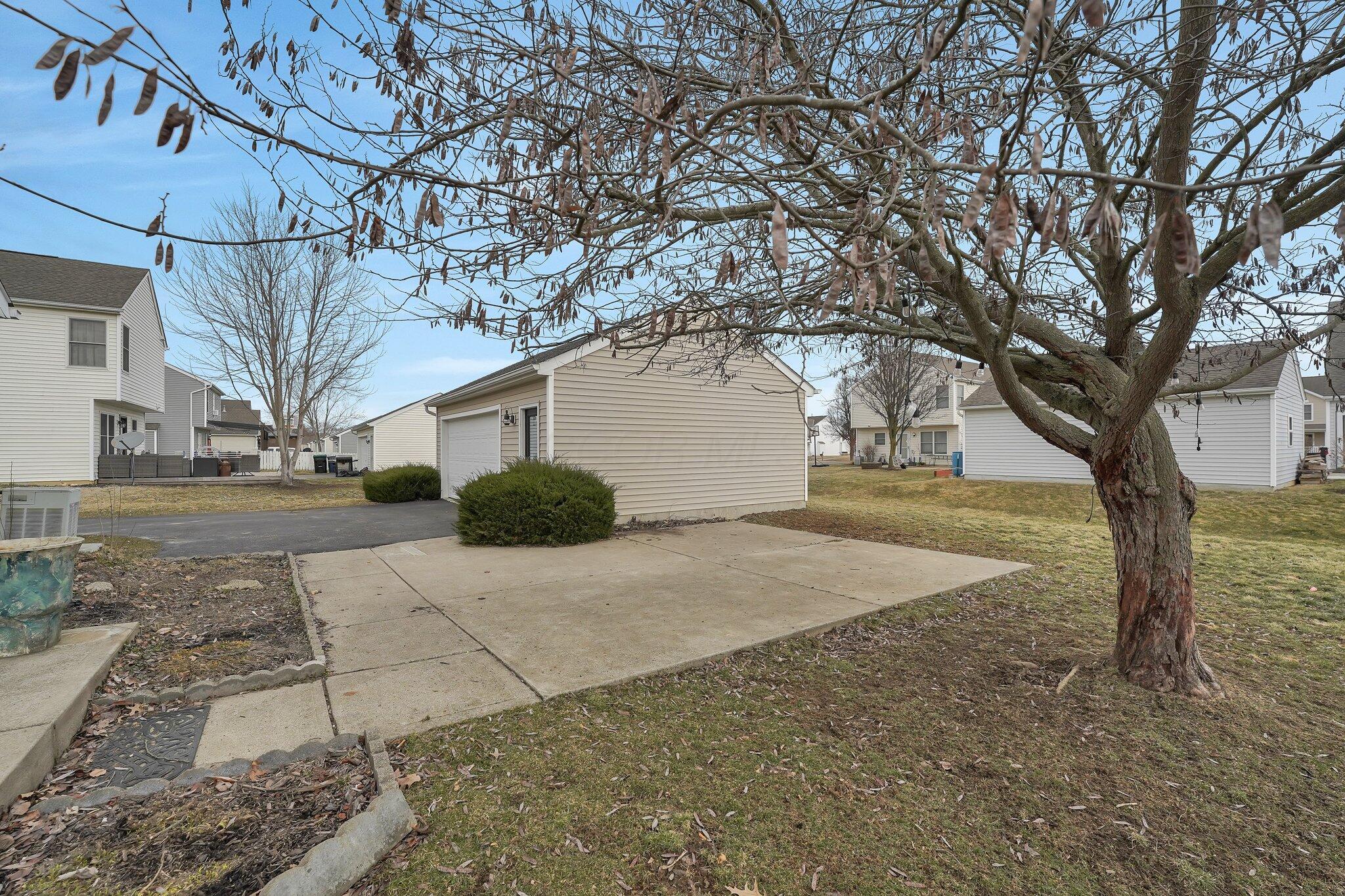 1121 Lake Forest Drive, Hebron, Ohio image 23