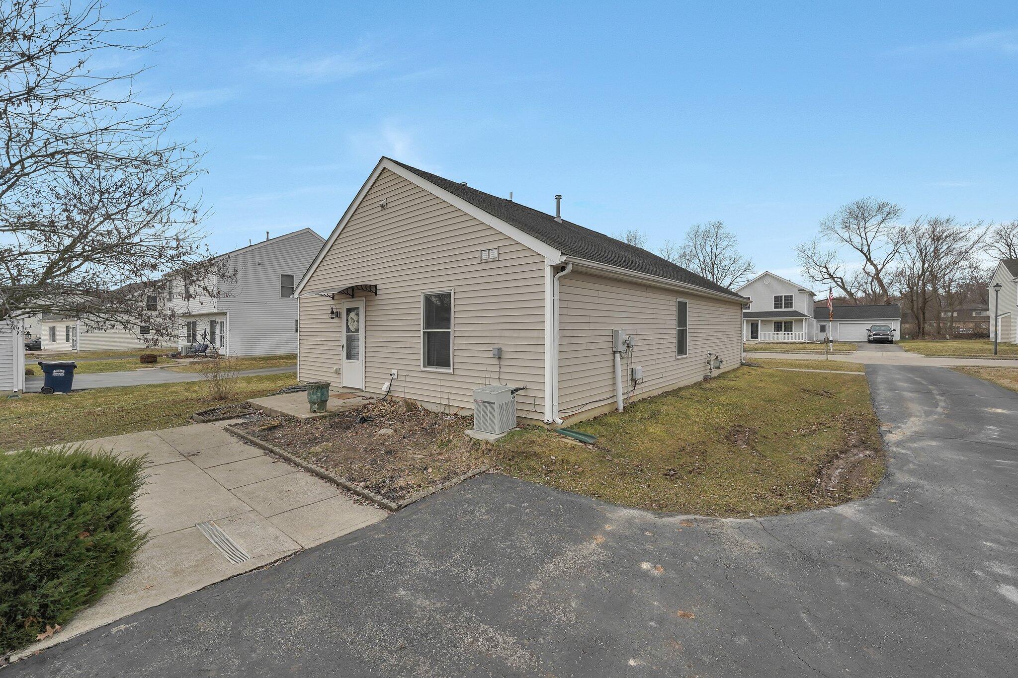 1121 Lake Forest Drive, Hebron, Ohio image 26