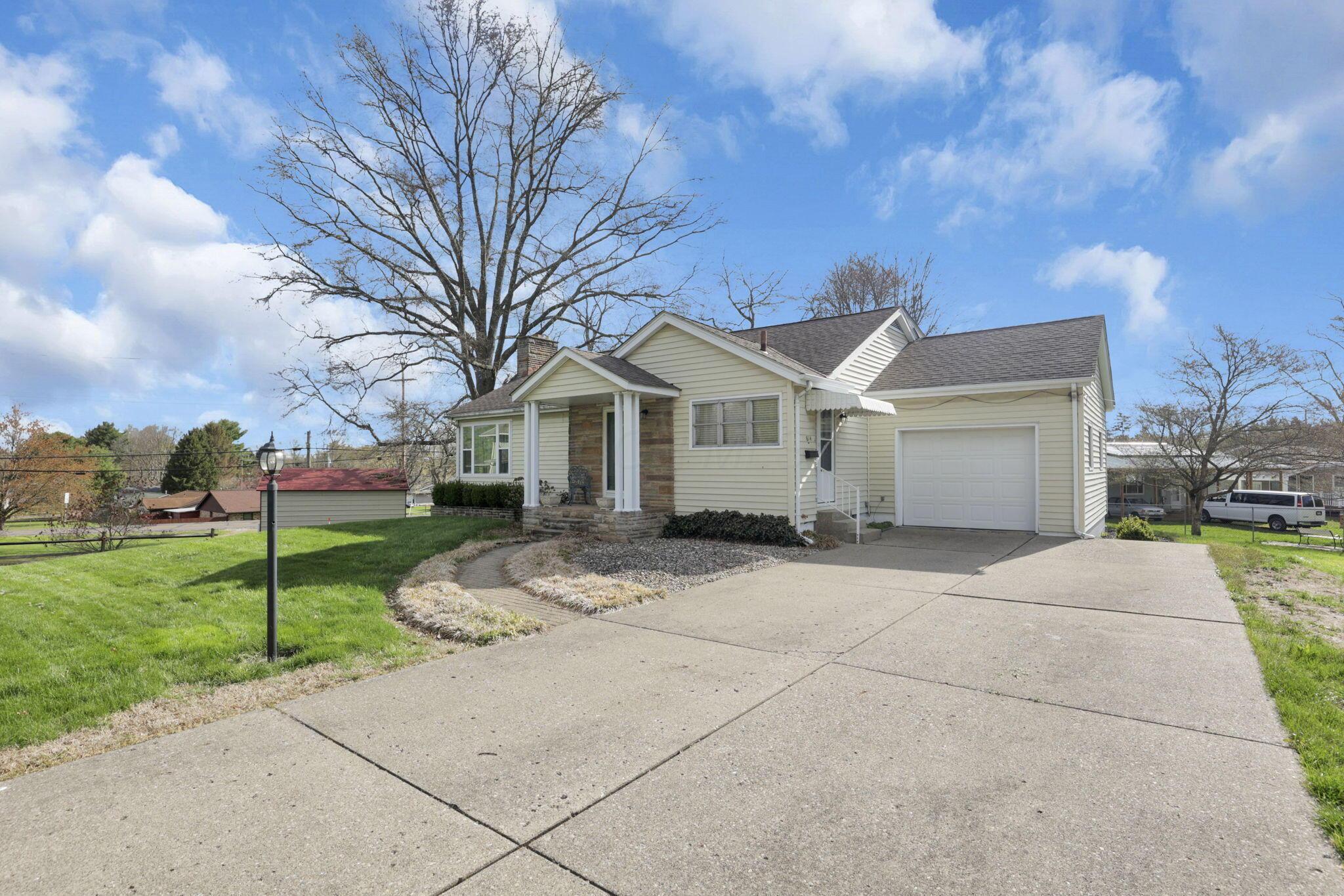 814 Smithfield Drive, Newark, Ohio image 4
