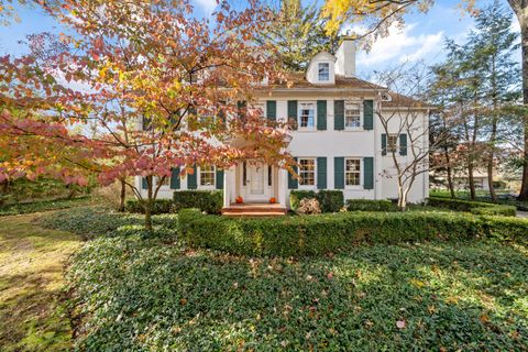 Photo of 211 Preston Road, Columbus, OH 43209 (MLS # 225042726)