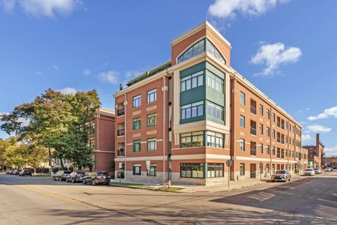 Photo of 34 W Poplar Avenue 44 #44, Columbus, OH 43215 (MLS # 225039470)