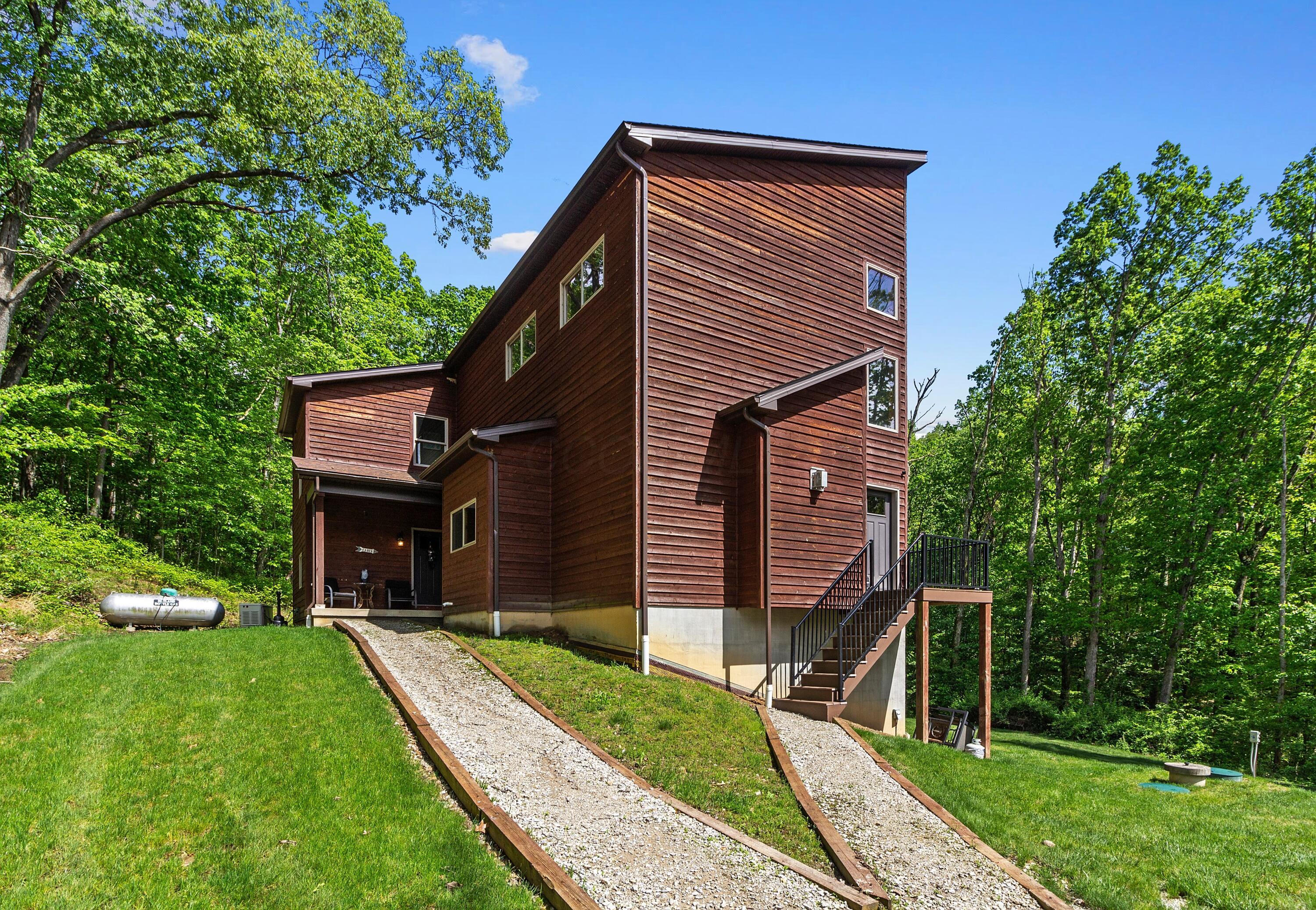 18004 Buckingham Road, Logan, Ohio image 1
