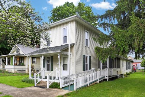 Photo of 1203 W Vine Street, Mount Vernon, OH 43050 (MLS # 226013529)