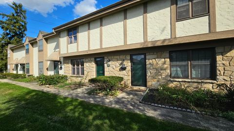 Photo of 117 Stornoway Drive E, Columbus, OH 43213 (MLS # 225038831)