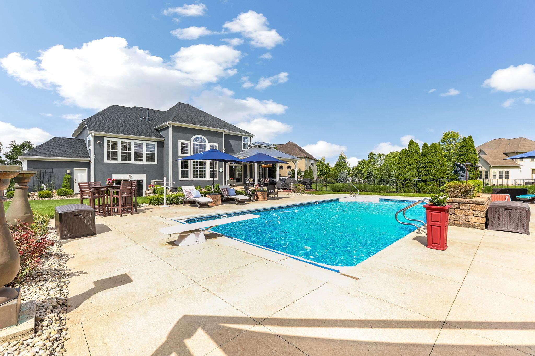 Dublin, Ohio 43016, United States, 4 Bedrooms Bedrooms, ,5 BathroomsBathrooms,Residential,Contingent,135306