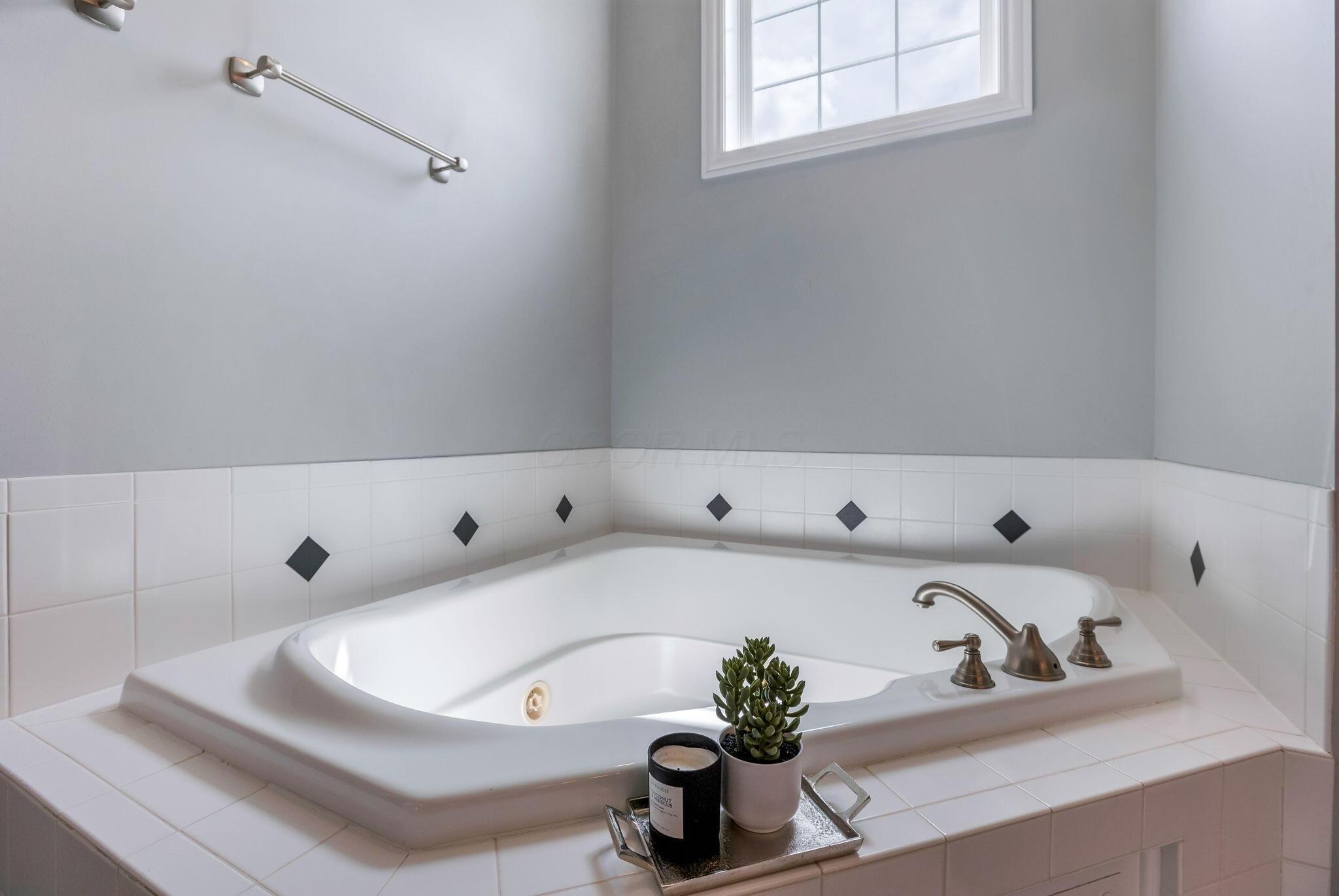 Dublin, Ohio 43016, United States, 4 Bedrooms Bedrooms, ,5 BathroomsBathrooms,Residential,Contingent,135306