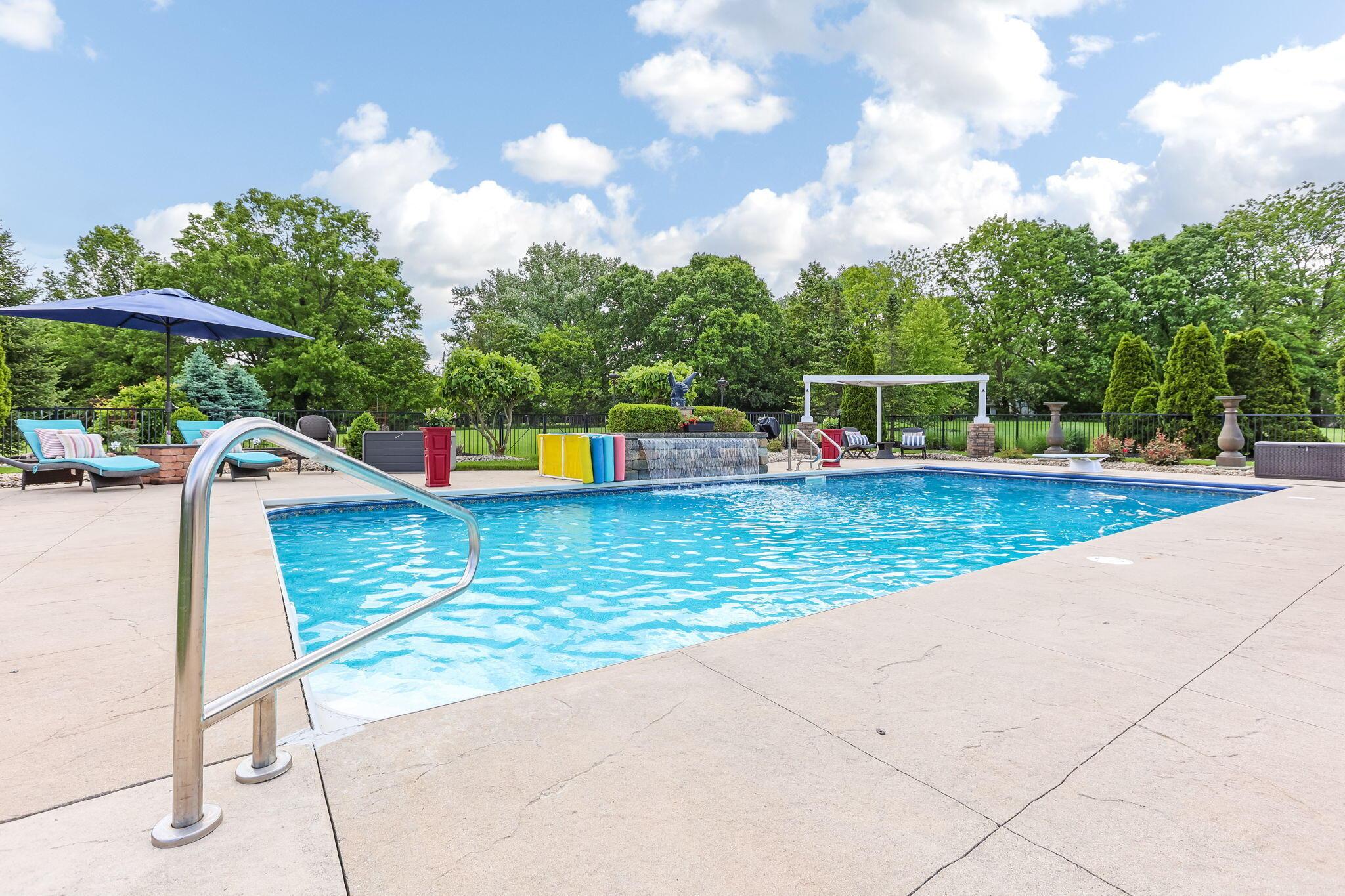 Dublin, Ohio 43016, United States, 4 Bedrooms Bedrooms, ,5 BathroomsBathrooms,Residential,Contingent,135306