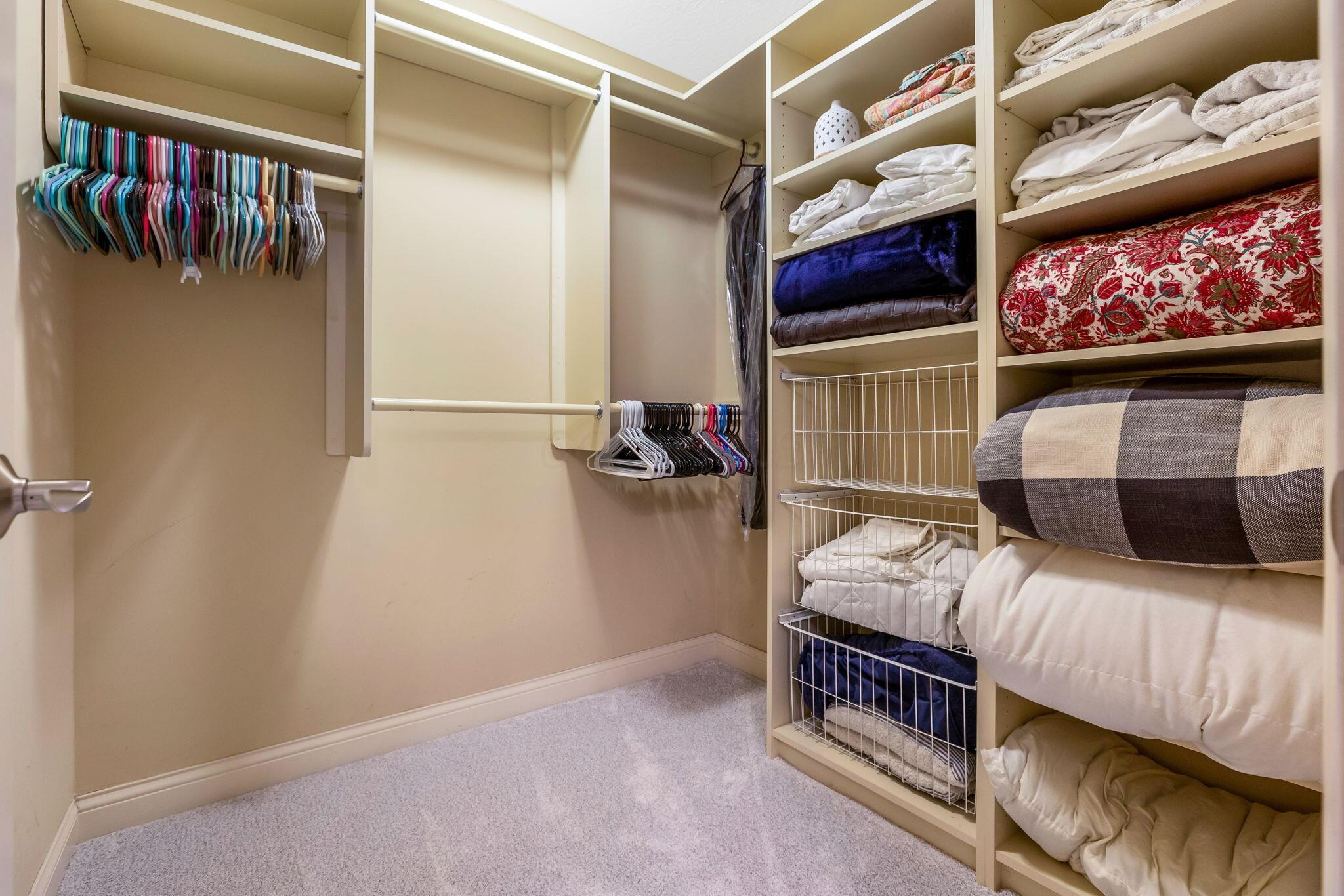 Dublin, Ohio 43016, United States, 4 Bedrooms Bedrooms, ,5 BathroomsBathrooms,Residential,Contingent,135306