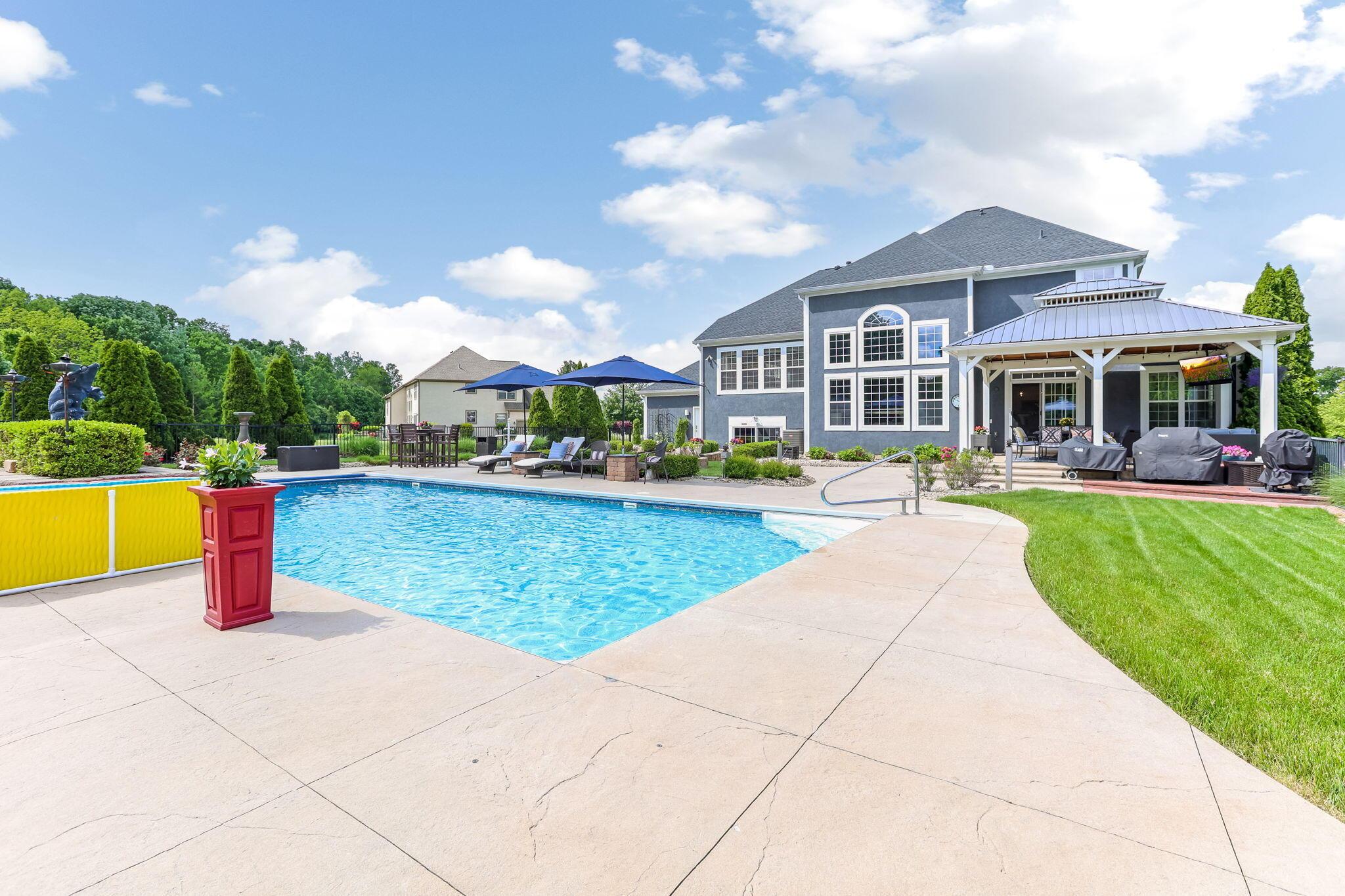 Dublin, Ohio 43016, United States, 4 Bedrooms Bedrooms, ,5 BathroomsBathrooms,Residential,Contingent,135306