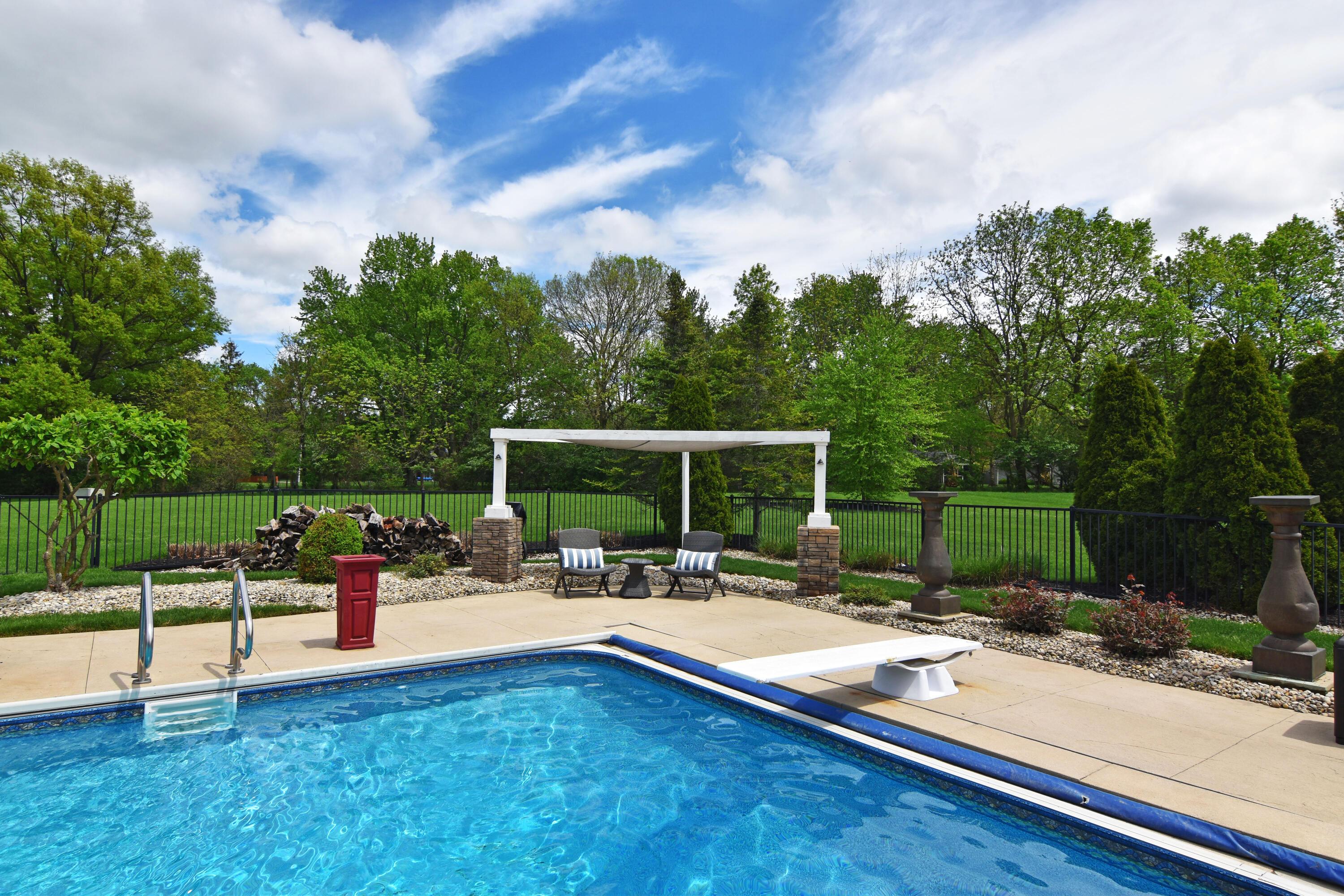 Dublin, Ohio 43016, United States, 4 Bedrooms Bedrooms, ,5 BathroomsBathrooms,Residential,Contingent,135306