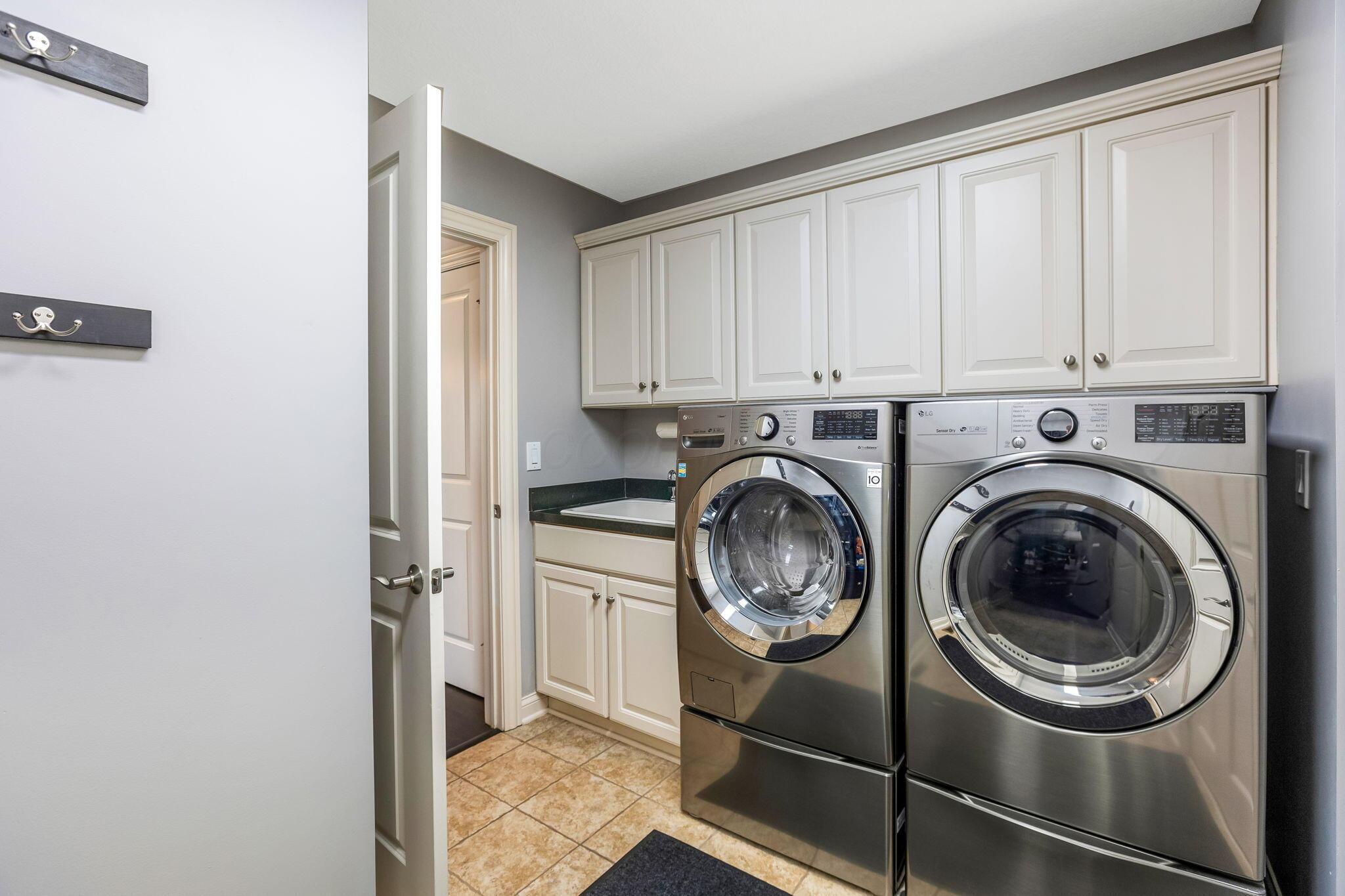 Dublin, Ohio 43016, United States, 4 Bedrooms Bedrooms, ,5 BathroomsBathrooms,Residential,Contingent,135306