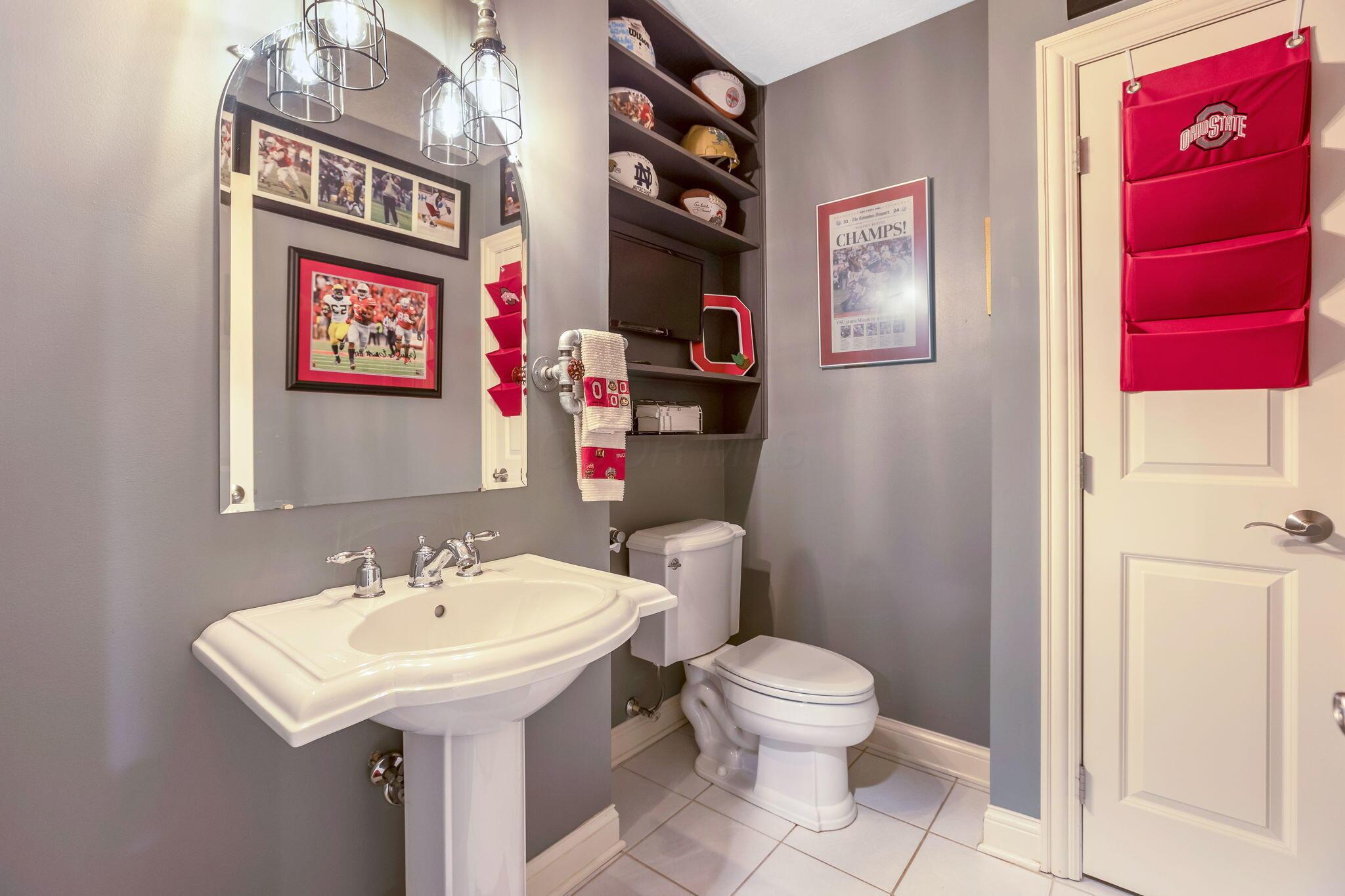 Dublin, Ohio 43016, United States, 4 Bedrooms Bedrooms, ,5 BathroomsBathrooms,Residential,Contingent,135306