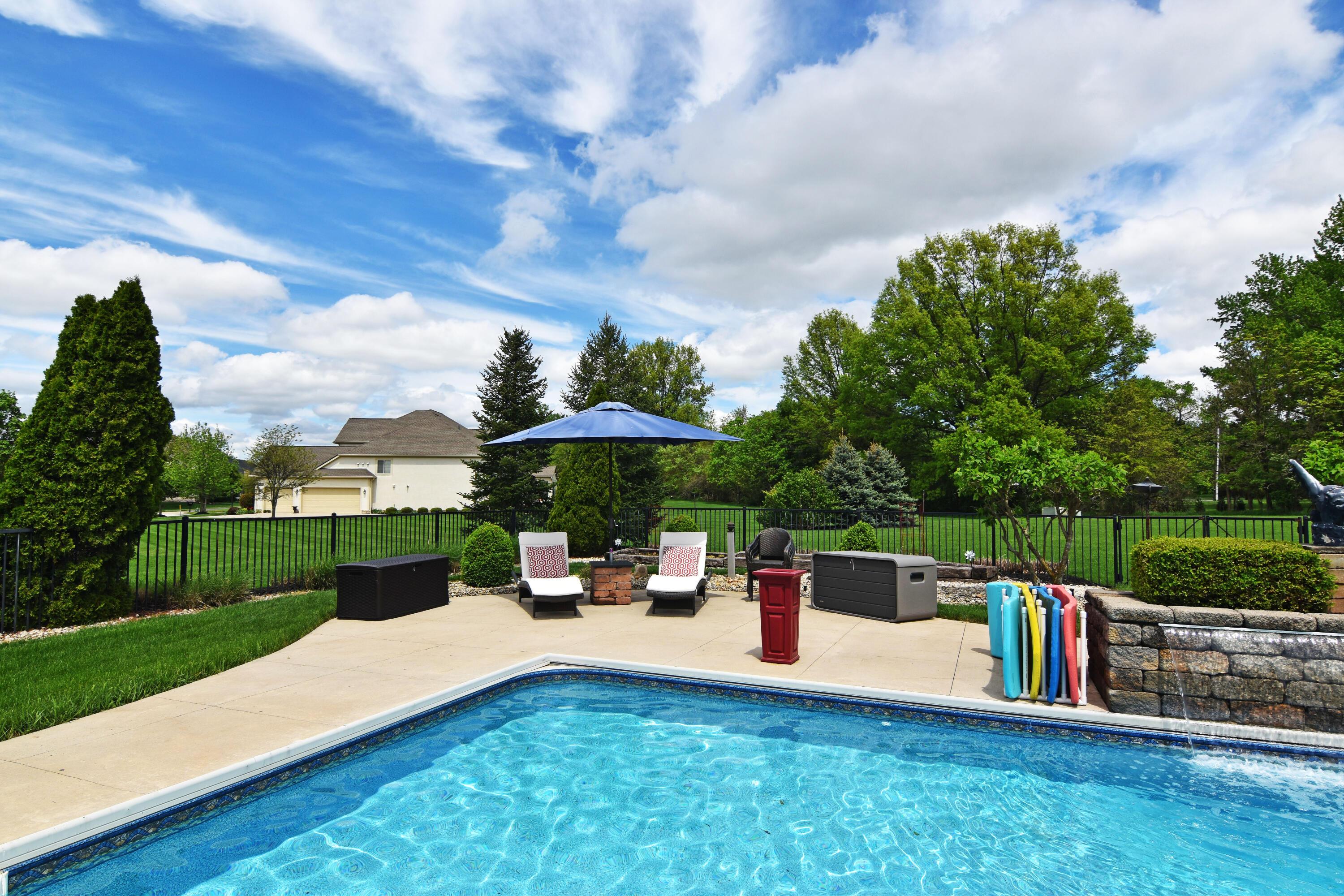 Dublin, Ohio 43016, United States, 4 Bedrooms Bedrooms, ,5 BathroomsBathrooms,Residential,Contingent,135306