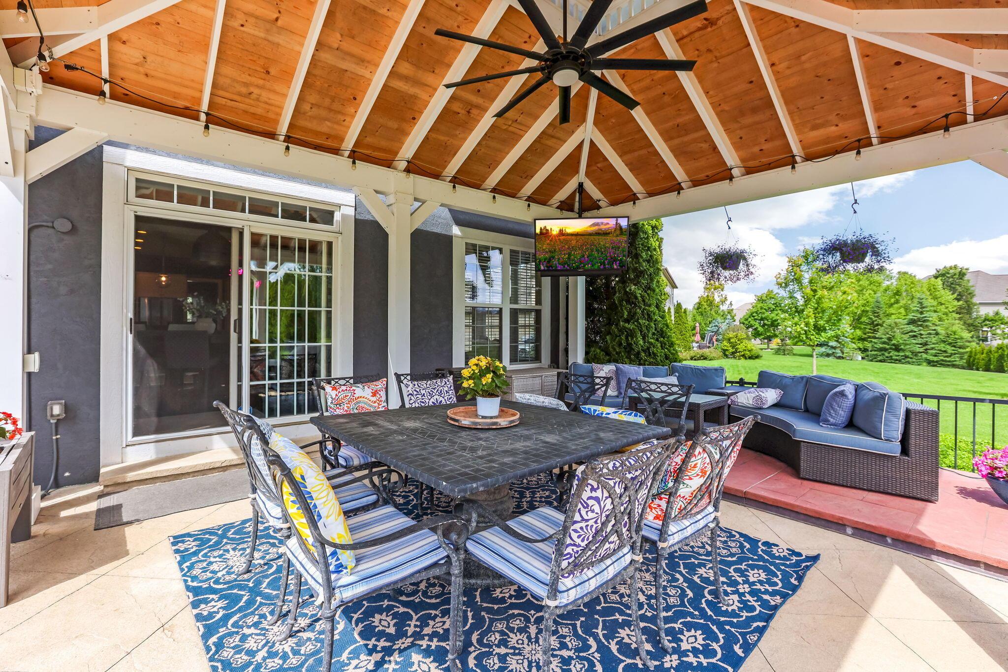 Dublin, Ohio 43016, United States, 4 Bedrooms Bedrooms, ,5 BathroomsBathrooms,Residential,Contingent,135306