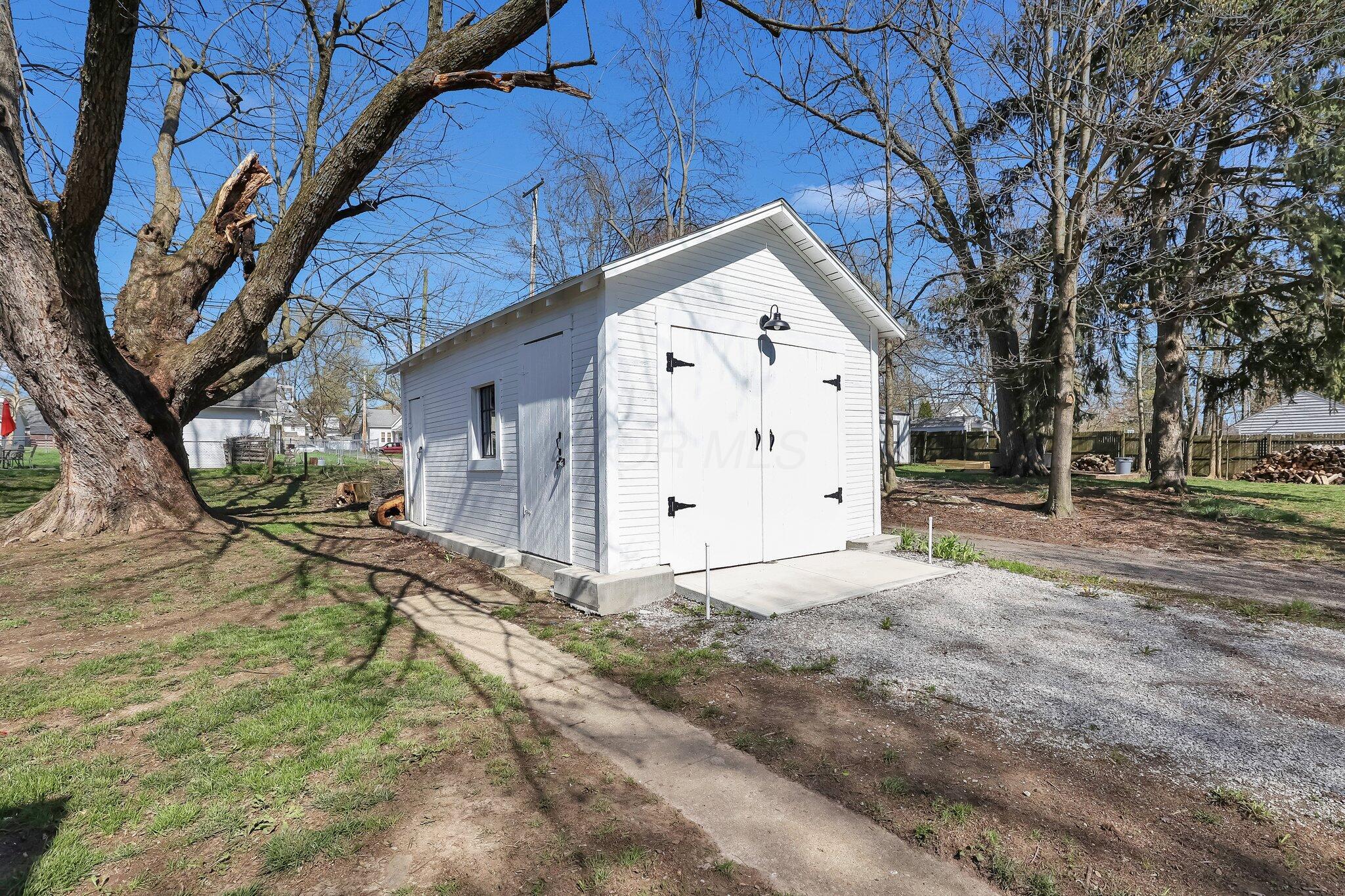 170 N Madison Road, London, Ohio image 27