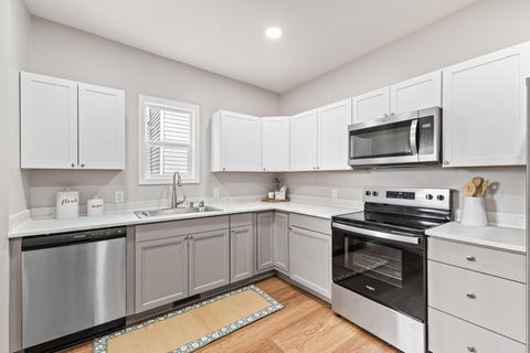 Tiny photo for 579 Henry Street, Marion, OH 43302 (MLS # 225040258)