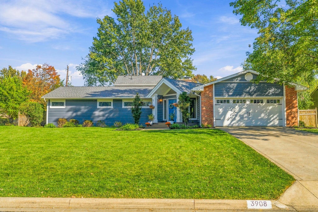 Photo of 3908 Kioka Avenue, Upper Arlington, OH 43220 (MLS # 226039052)