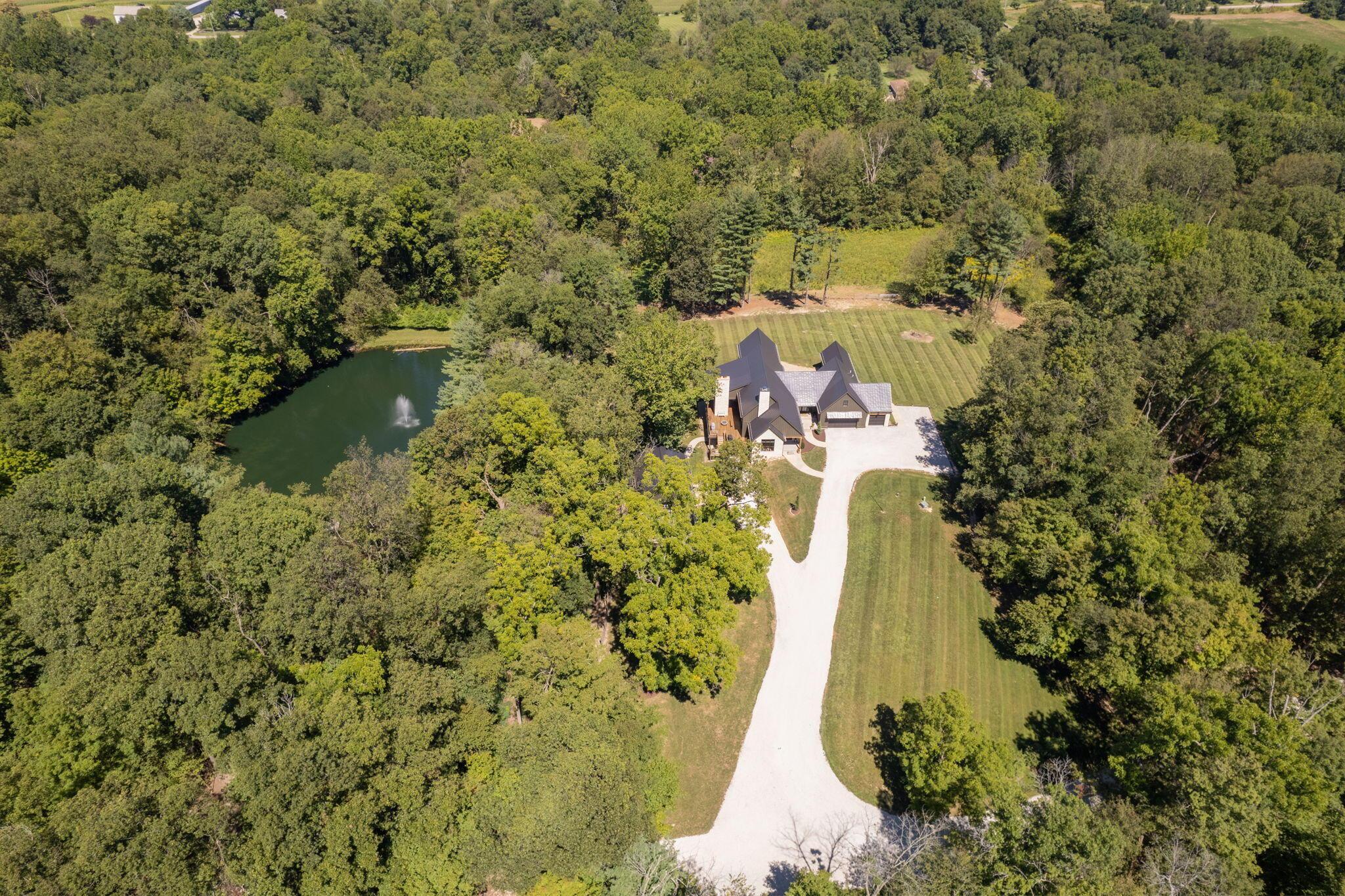 2124 S York Road, Alexandria, Ohio image 1