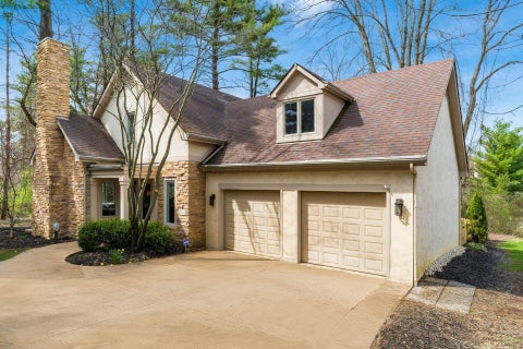 Photo of 586 Pinegrove Place, Columbus, OH 43230 (MLS # 226038971)