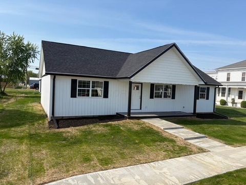 Photo of 165 W 3rd Street, Frazeysburg, OH 43822 (MLS # 226015319)