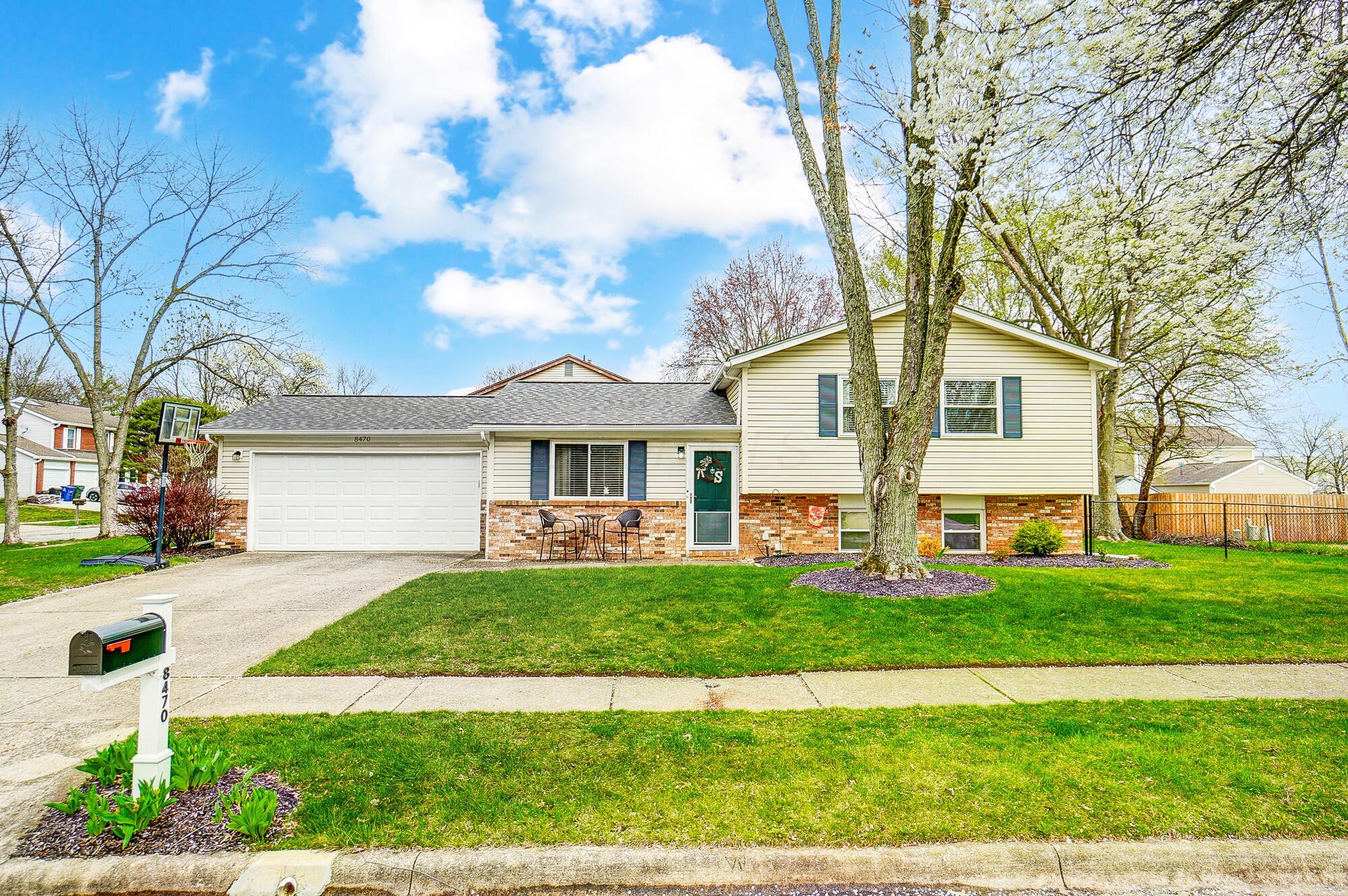 8470 Seabright Drive, Powell, Ohio image 2