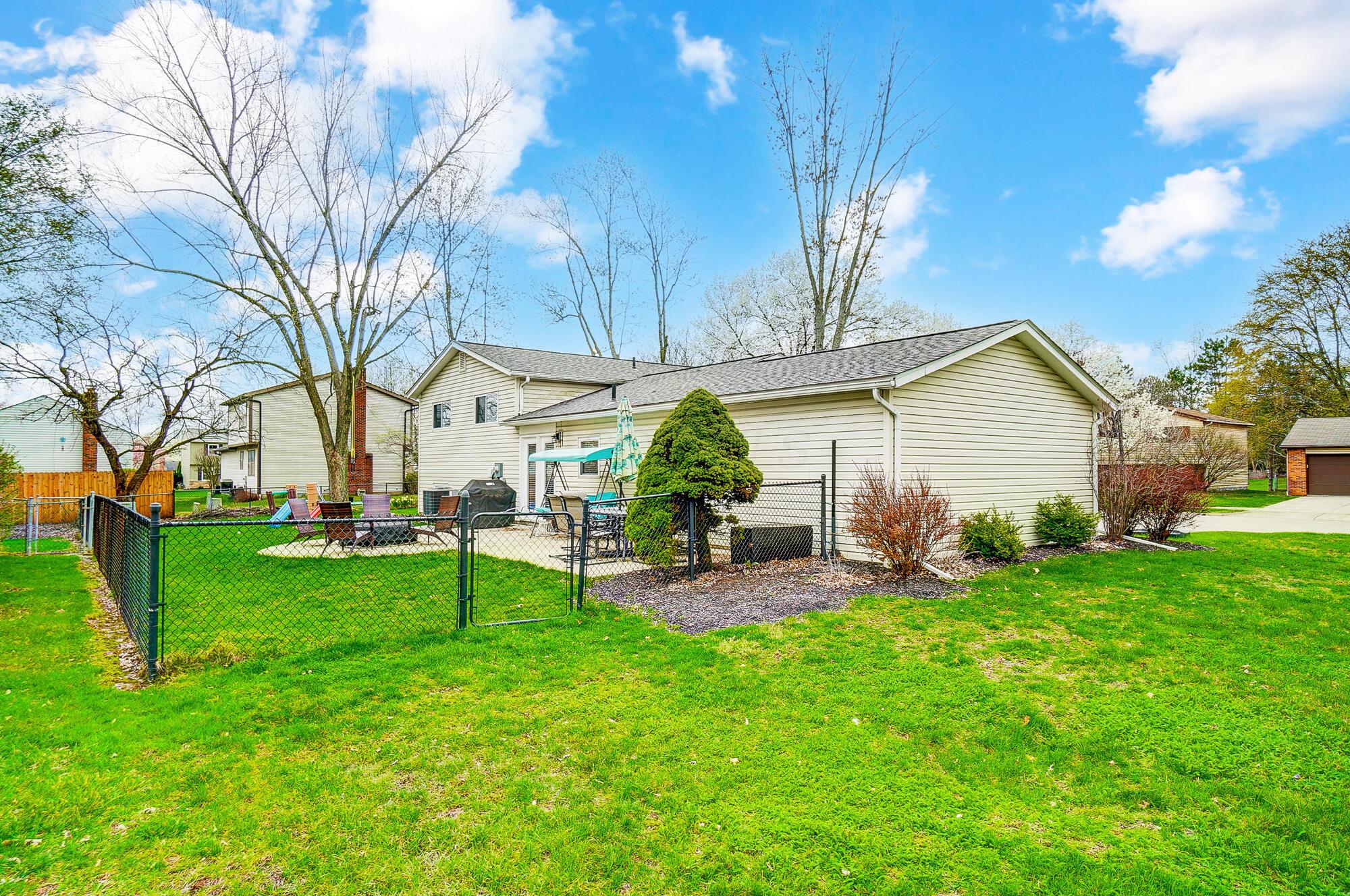 8470 Seabright Drive, Powell, Ohio image 30