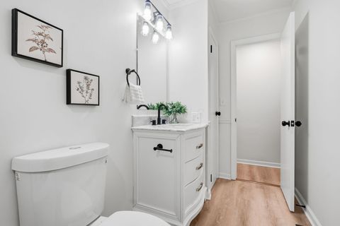 Tiny photo for 5103 Fairlane Road, Columbus, OH 43207 (MLS # 225045557)