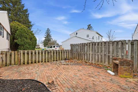 Tiny photo for 5103 Fairlane Road, Columbus, OH 43207 (MLS # 225045557)