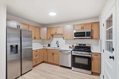 Tiny photo for 5103 Fairlane Road, Columbus, OH 43207 (MLS # 225045557)