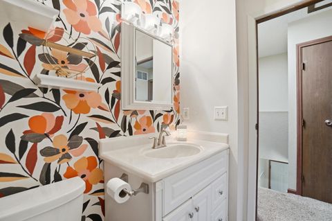 Tiny photo for 5055 Stoneybrook Boulevard 6E #6E, Hilliard, OH 43026 (MLS # 225045196)