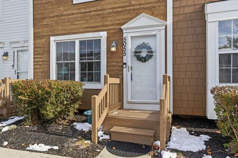 Tiny photo for 5055 Stoneybrook Boulevard 6E #6E, Hilliard, OH 43026 (MLS # 225045196)