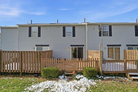 Tiny photo for 5055 Stoneybrook Boulevard 6E #6E, Hilliard, OH 43026 (MLS # 225045196)