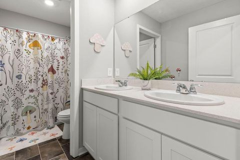 Tiny photo for 373 Kells Court W, Newark, OH 43055 (MLS # 226002279)