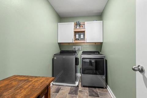 Tiny photo for 373 Kells Court W, Newark, OH 43055 (MLS # 226002279)