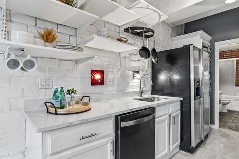 Tiny photo for 432 E Rich Street 4J #4J, Columbus, OH 43215 (MLS # 225045502)