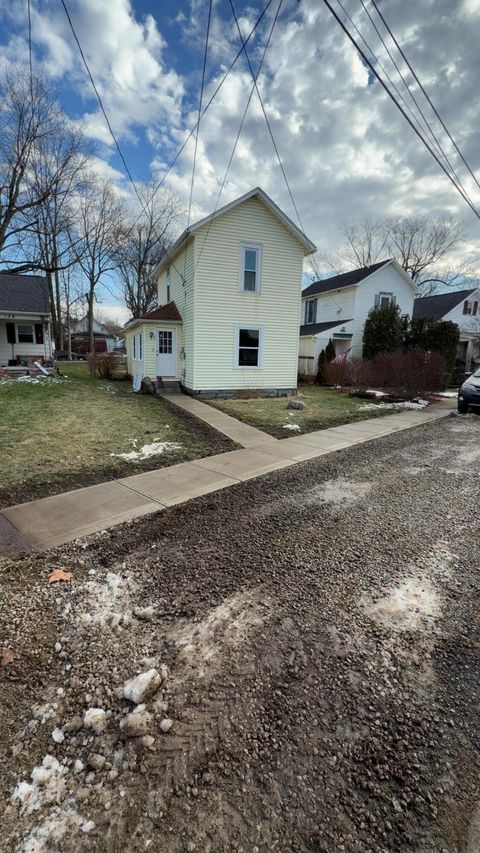 Homes For Sale - 132 S Washington Street<br/> Utica, OH 43080